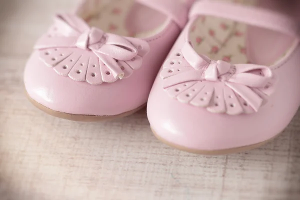 复古粉红色婴儿女孩鞋 — 图库照片
