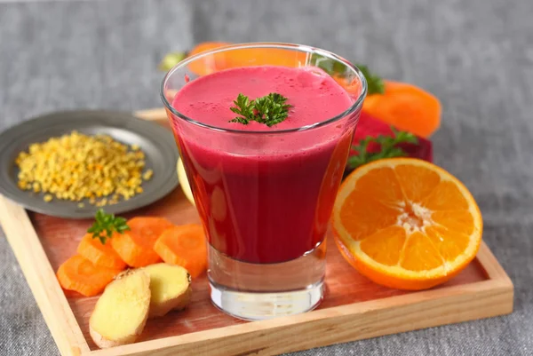 Batido de remolacha, naranja y jengibre — Foto de Stock