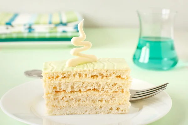 Green color frosting cake — Stock Photo, Image