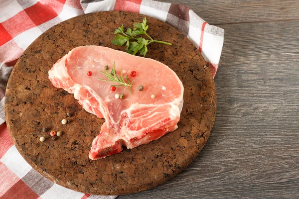 Pişmemiş domuz biftek — Stok fotoğraf
