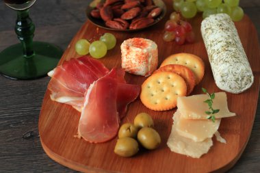 Sonbahar meze peynir ve meyve ile