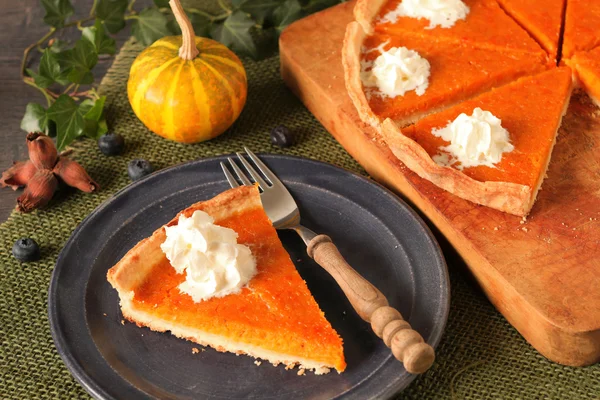 Rustic pumpkin pie — Stock Photo, Image