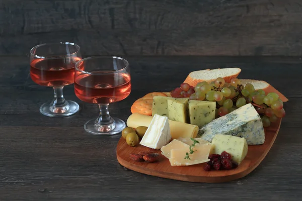 Aperitivo de queda com queijo e frutas — Fotografia de Stock