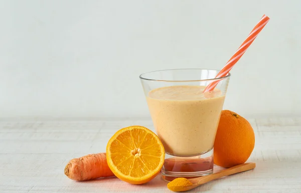 Batido saludable en una mesa — Foto de Stock