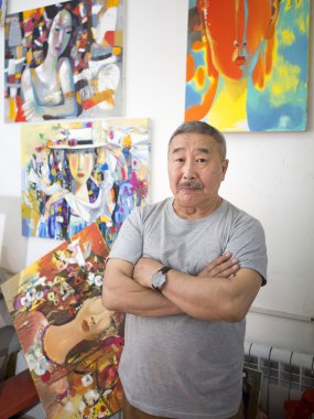 Dışavurumcu ressam sanat stüdyosunda