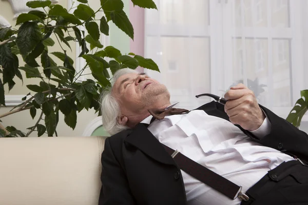 A man in a tuxedo in the winter garden — Stock Photo, Image