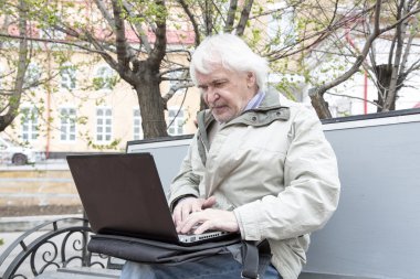 Komuta sizde dizüstü bilgisayar açık havada kullanma