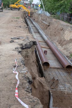 Şehrin su ve kanalizasyonunun onarımı, boruların ve kilit cihazlarının değiştirilmesi.