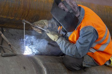 Şehrin su ve kanalizasyonunun onarımı, boruların ve kilit cihazlarının değiştirilmesi.