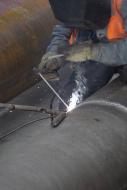 Şehrin su ve kanalizasyonunun onarımı, boruların ve kilit cihazlarının değiştirilmesi.