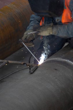 Şehrin su ve kanalizasyonunun onarımı, boruların ve kilit cihazlarının değiştirilmesi.