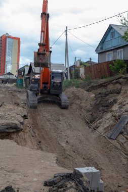 Şehrin su ve kanalizasyonunun onarımı, boruların ve kilit cihazlarının değiştirilmesi.