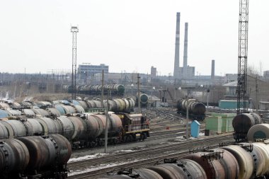 Demiryolu tankları ve petrol ürünleri demiryolu tasnif ünitesinde