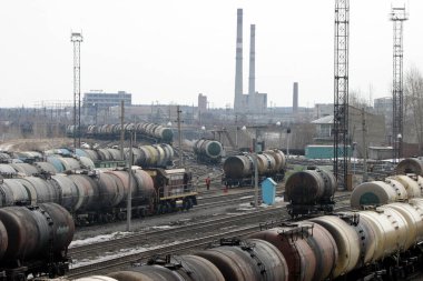 Demiryolu tankları ve petrol ürünleri demiryolu tasnif ünitesinde