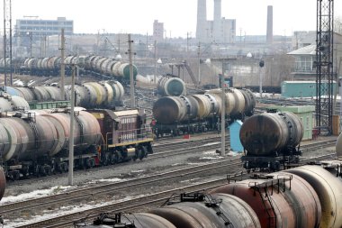 Demiryolu tankları ve petrol ürünleri demiryolu tasnif ünitesinde