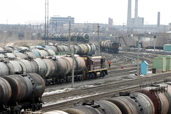 Demiryolu tankları ve petrol ürünleri demiryolu tasnif ünitesinde