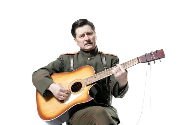 Russische officier met gitaar — Stockfoto