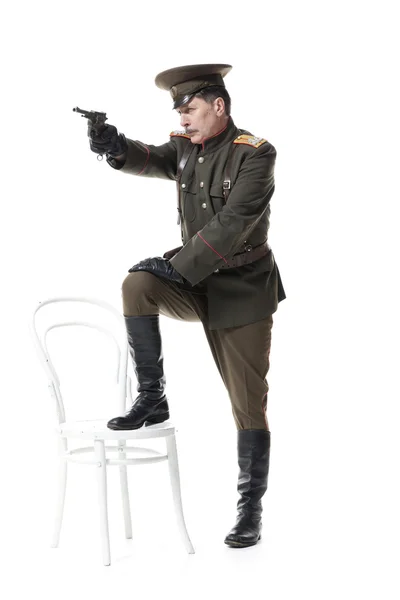 Russische officer met gun — Stockfoto