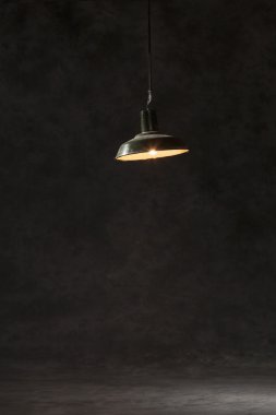 alacakaranlıkta Studio ışıklı lamba