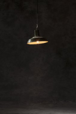 alacakaranlıkta Studio ışıklı lamba