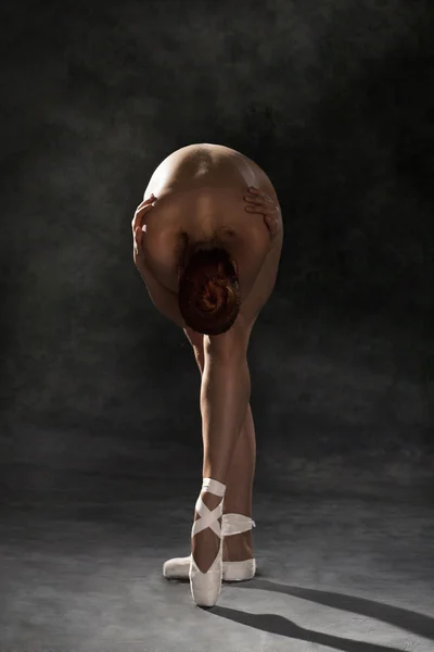 Bela mulher bailarina de balé — Fotografia de Stock