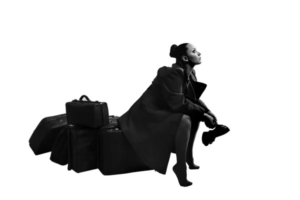 Mujer con maletas retro —  Fotos de Stock