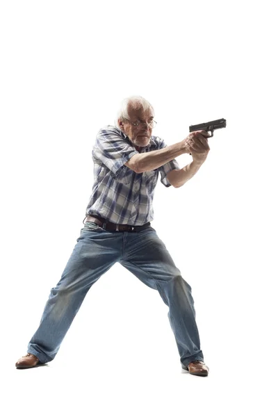 Homem idoso tem objetivo de uma arma — Fotografia de Stock