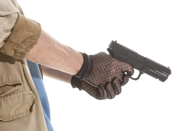 Primer plano de las manos masculinas en guantes con pistola —  Fotos de Stock