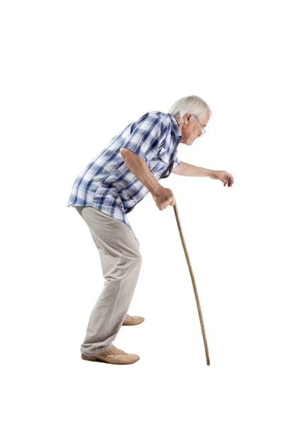 Hombre mayor caminando con bastón — Foto de Stock