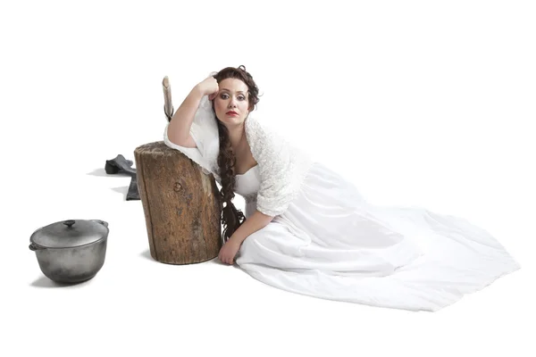 Jovem mulher de vestido branco — Fotografia de Stock