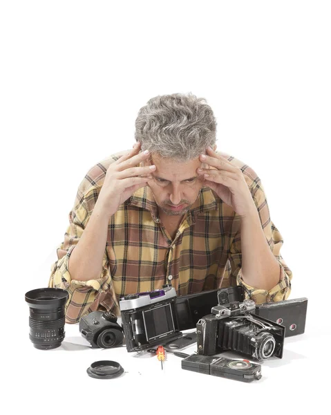 Trauriger Mann mit Oldtimer-Kamera — Stockfoto