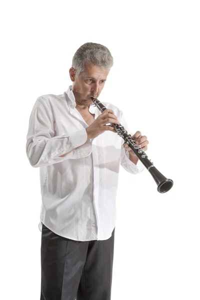 Человек, играющий на кларнете — стоковое фото