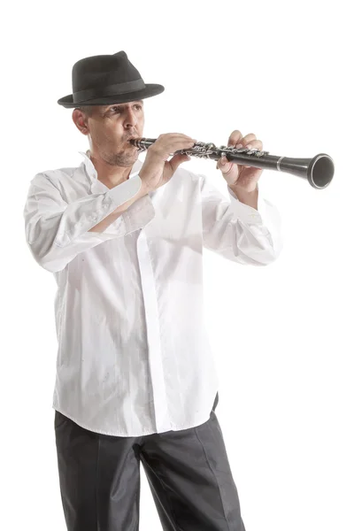 Hombre con sombrero tocando clarinete — Foto de Stock