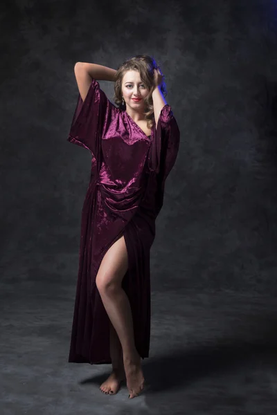 Woman in purple  dress — Stock Photo, Image