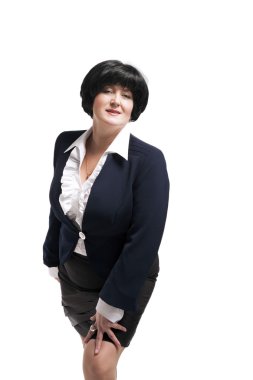 siyah elbiseli orta yaşlı kadın.