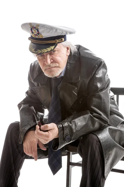 Gammal sjöman man i hatt med rör — Stockfoto