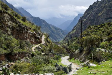 Machu Picchu ya da Camino Inka olarak da bilinen klasik İnka yolunun başlangıcı, Peru 'da Machu Picchu' da sona eren yürüyüş yoludur.