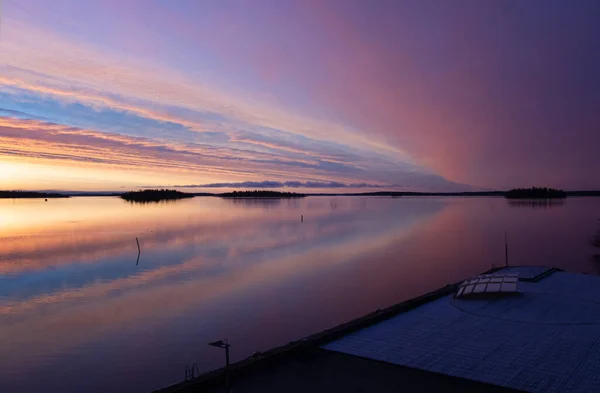 Schöne Landschaft Mit Rosa Sonnenaufgang Über Dem See Diesem Wintermorgen — Stockfoto