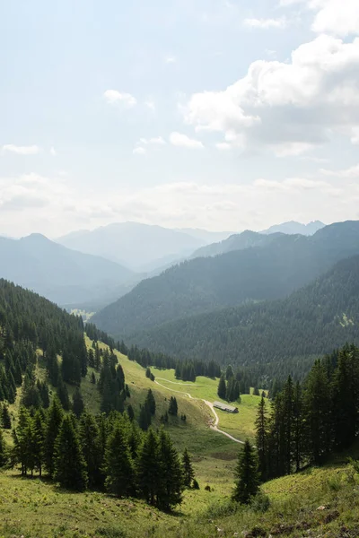 山の中で美しい風景 ヨーロッパアルプスの晴れた夏の日に撮影された写真 — ストック写真