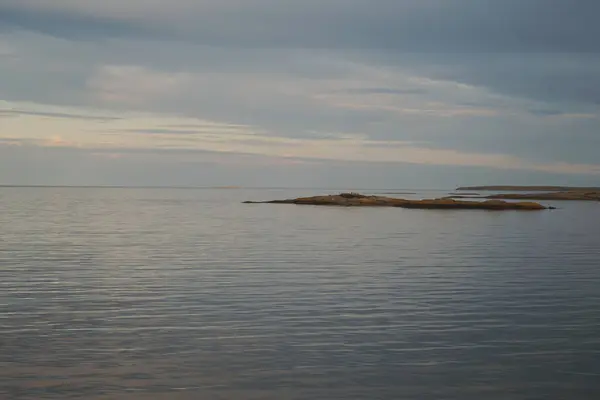 Zachód Słońca Nad Morzem Spokojna Woda Zdjęcie Zrobione Szwedzkim Archipelagu — Zdjęcie stockowe