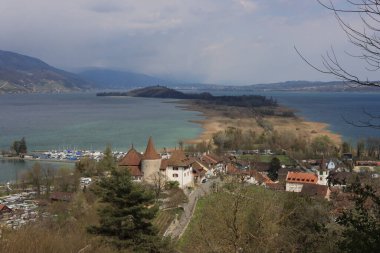 Jolimont 'tan Erlach' a ve Saint Peter Adası 'ndan Biel Gölü' ne.