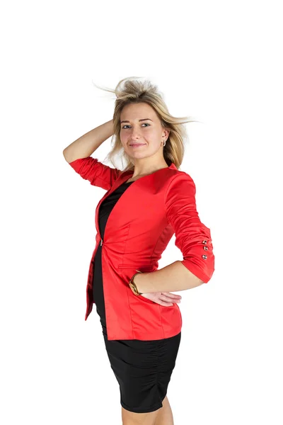 Улыбающаяся молодая привлекательная женщина в красной куртке — стоковое фото