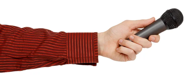 Mão de homem em uma camisa vermelha segurando um microfone — Fotografia de Stock