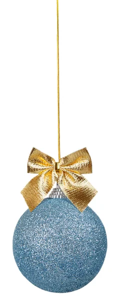 Modrý vánoční koule se zlatým lukem — Stock fotografie