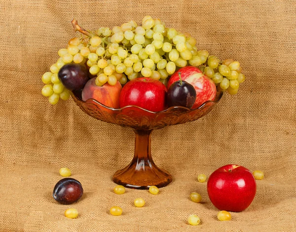 A bowl of fruit and red apple — Stock Photo, Image