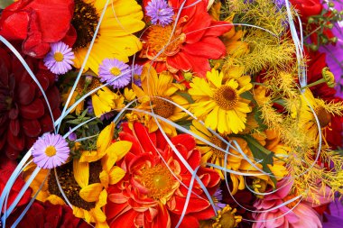 güzel parlak çiçek buketi