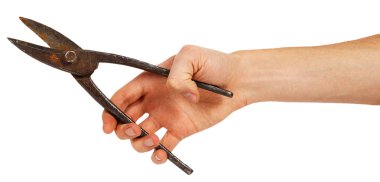 Eski elinde makas işe