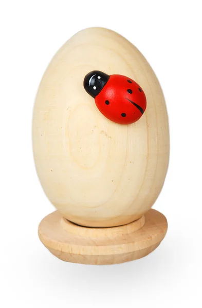 Joaninha decorativa em ovo de madeira — Fotografia de Stock
