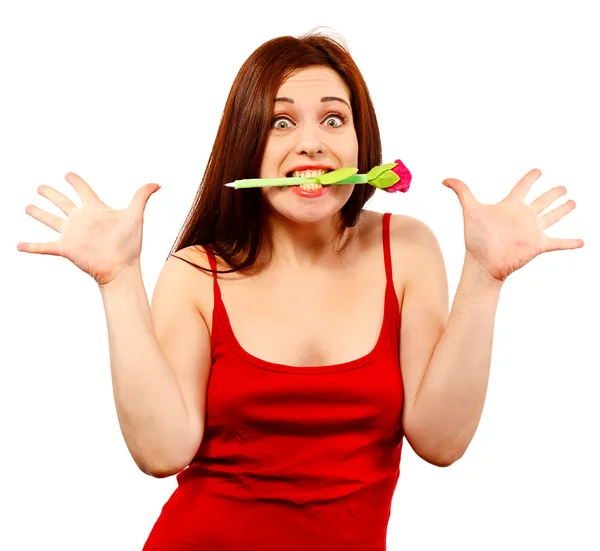 Hermosa mujer con pluma en los dientes —  Fotos de Stock