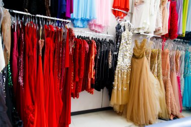 Abiye askıları Store üzerinde